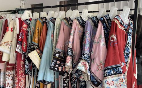 大明湖畔的夏雨荷 寫真火爆 來(lái)濟(jì)南體驗(yàn)當(dāng) 格格 需要提前預(yù)約