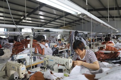 家門口就業，群眾腰包鼓起來——服飾產業發展的惠民之道